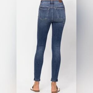 Judy Blue Mid Rise Jeans Style 82252